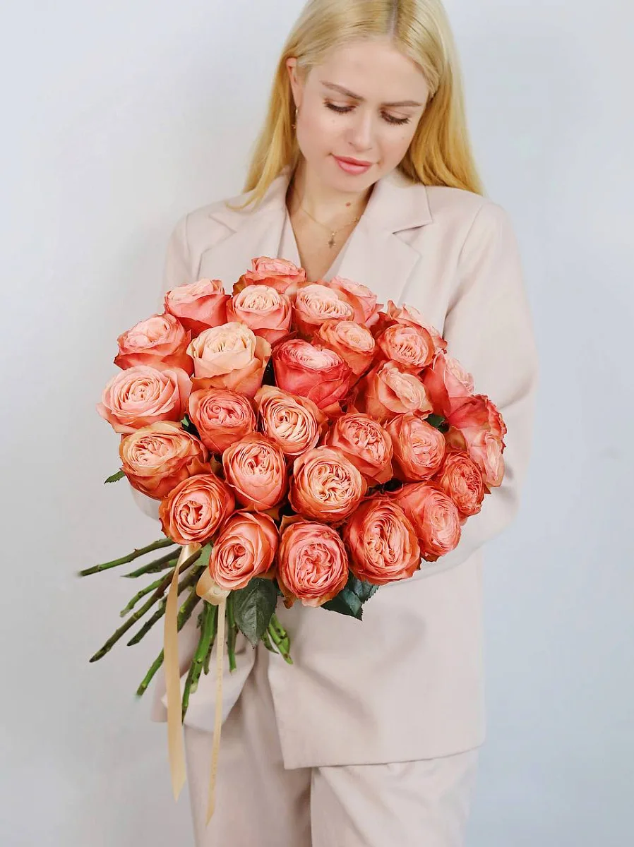 29 пионовидных роз Кахала