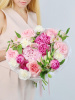 КРУГЛЫЙ БУКЕТ С ПИОНОВИДНЫМИ РОЗАМИ