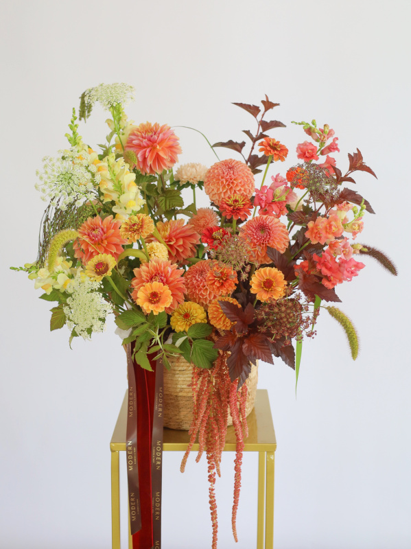 БОЛЬШАЯ КОРЗИНА С ГЕОРГИНАМИ И ДРУГИМИ ЛЕТНИМИ ЦВЕТАМИ БОЛЬШАЯ КОРЗИНА С ГЕОРГИНАМИ И ДРУГИМИ ЛЕТНИМИ ЦВЕТАМИ