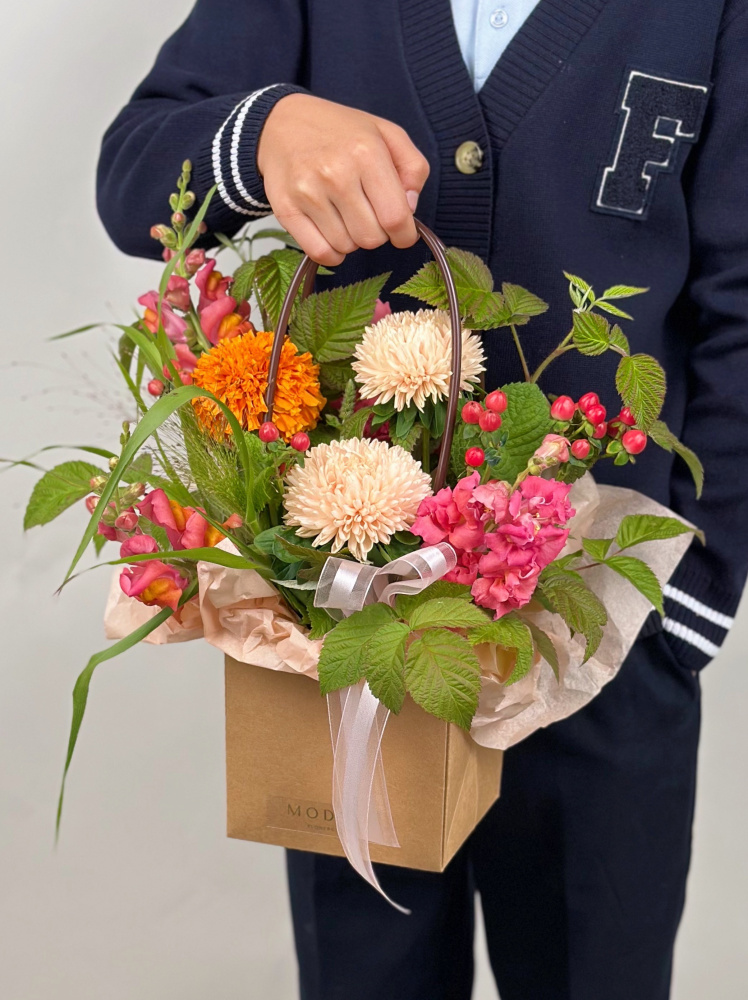 КОМПОЗИЦИЯ ОСЕННЯЯ В ПАКЕТЕ С РУЧКАМИ КОМПОЗИЦИЯ ОСЕННЯЯ В ПАКЕТЕ С РУЧКАМИ