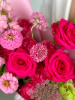ЯРКИЙ БУКЕТ С ПИОНОВИДНОЙ РОЗОЙ И ЛЬВИНЫМ ЗЕВОМ