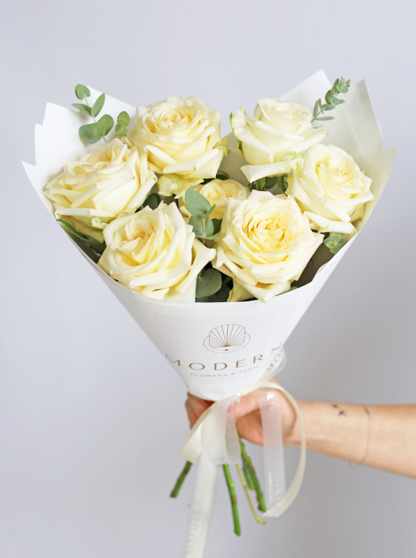 БУКЕТ ПИОНОВИДНАЯ РОЗА И ЭВКАЛИПТ