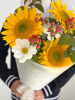 БУКЕТ С ПОДСОЛНУХАМИ И КОСМЕЕЙ